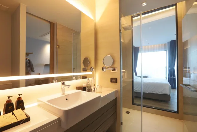 جناح جونيور بشرفة، The Signature Hotel Airport 7/7