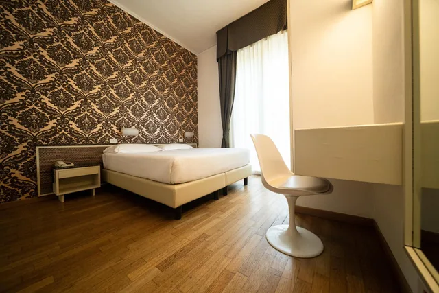 Room, Triple, Rosabianca 3/7