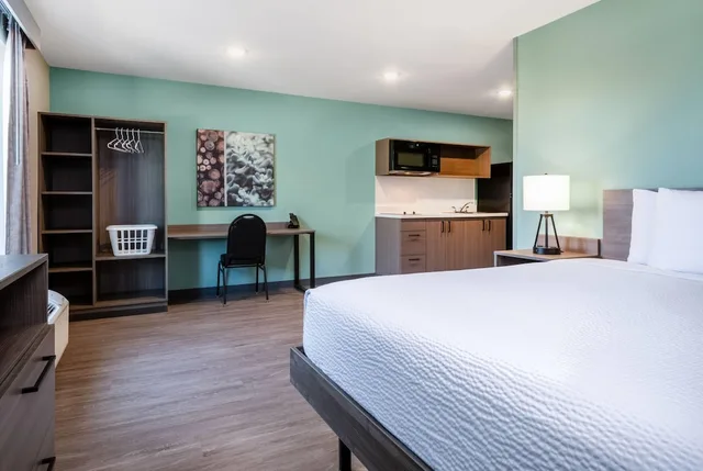 غرفة بسرير كوين لذوي الإعاقة، ECHO Suites Extended Stay by Wyndham Colorado Springs Airpt 5/8