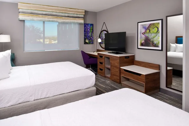 جناح بسريرين كوين مع أريكة بمطبخ صغير، Hampton Inn & Suites Boise/Spectrum 2/5