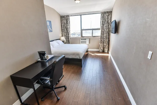 غرفة بسرير كينج، Nu Hotel Toronto 10/10
