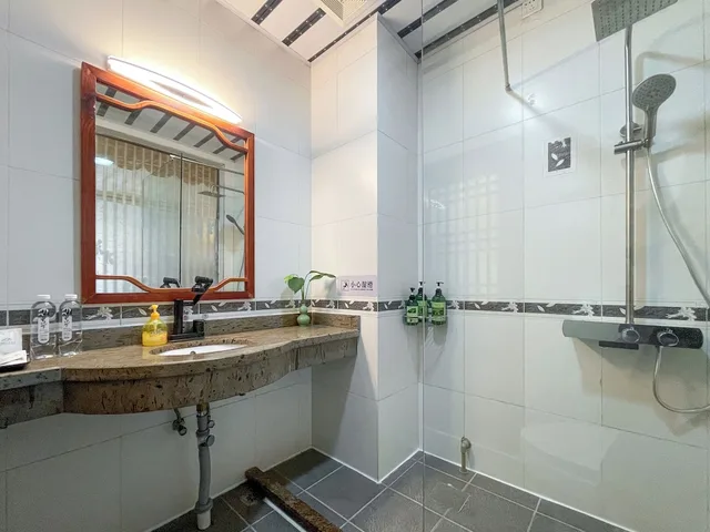 غرفة ثلاثية بثلاثة أسرّة، Snow Lion Riverside Resort 5/5