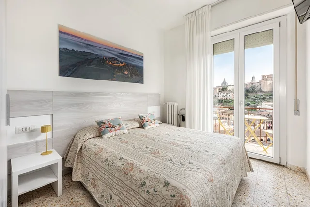 غرفة قياسية بسريرين منفصلين بإطلالة على المدينة، Hotel Minerva 7/10