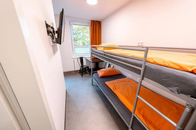 غرفة سوبيريور بسريرين منفصلين وسرير بطابقين، NEOHOSTEL BERLIN 1/1