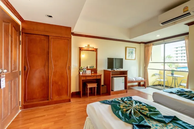 غرفة سوبيريور بسرير كينج بشرفة، Chomsin Hua Hin Hotel 5/10