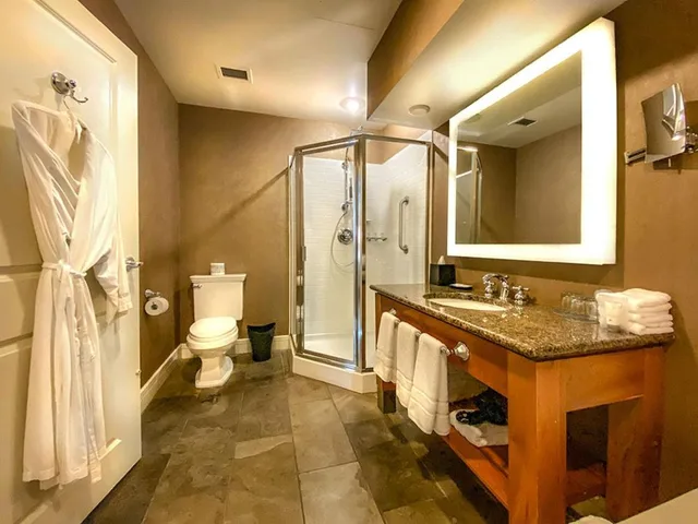 جناح بريميير بسرير كينج بغرفة نوم واحدة، Fairways Hotel on the Mountain 2/2