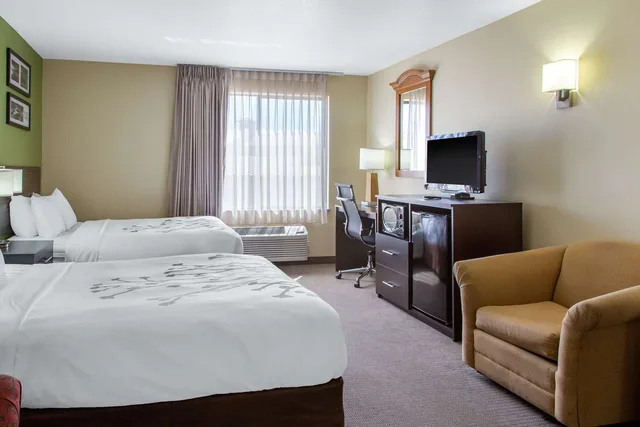 Suite, 2 Queen Beds, Sleep Inn & Suites Bakersfield North 3/5