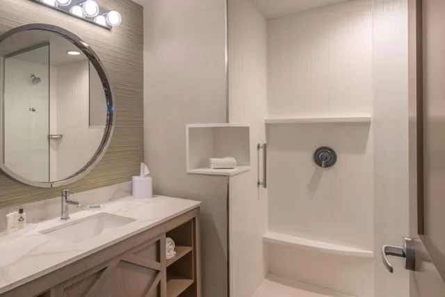Room, King Bed, Island View، Courtyard by Marriott Jekyll Island 2/2