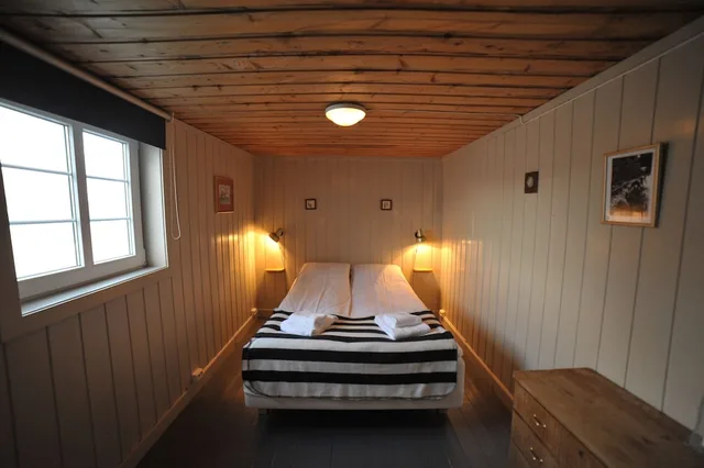 2 Bedrooms, Rorbu, Comfort, Cabin, 2 Bunk Beds، Reine Rorbuer - by Classic Norway Hotels 2/3