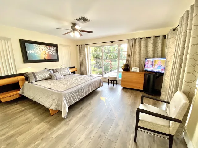 Deluxe, House, 1 King and 1 Single Beds, 1 Queen and 1 Single Bed, Canal View, 2 Sofa, Private Pool، Villa Marco Island 1/6
