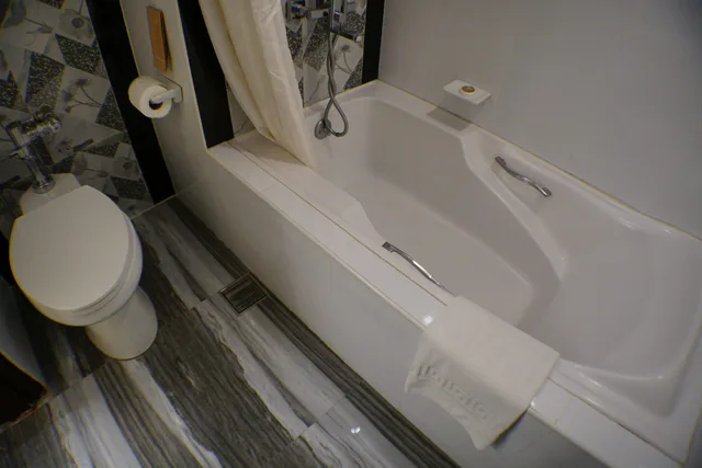 غرفة بريميوم بسرير مزدوج، Bayview Park Hotel Manila 2/3