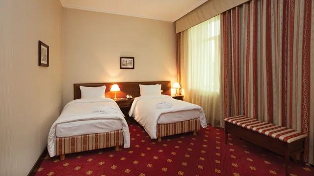 غرفة سوبيريور بسريرين منفصلين، Grand Hotel Tien Shan 1/5