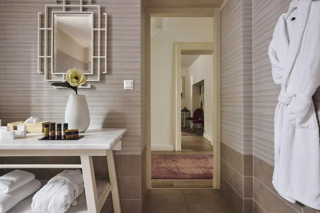 Semi Basement, Comfort, Studio, Suite، Bohemian Suites Athens 5/9