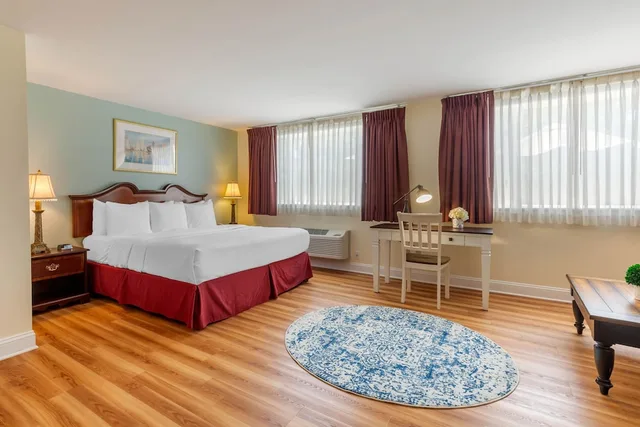غرفة بريميير بسرير كينج لذوي الإعاقة، The Carriage House Inn Newport 2/5