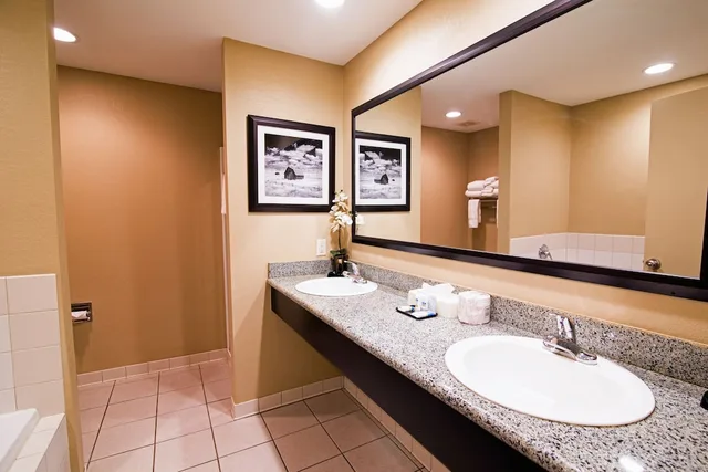 جناح كبير بسرير كينج، Best Western Plus Heritage Inn 6/8