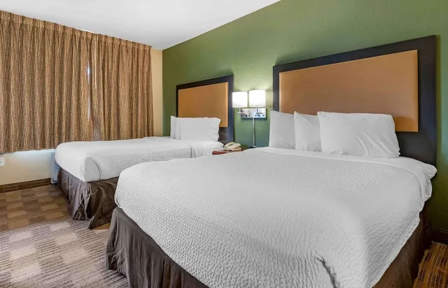 جناح بسريرين مزدوجين بغرفة نوم واحدة مع أريكة، Extended Stay America Suites Orlando Southpark Commodity Cir 2/4