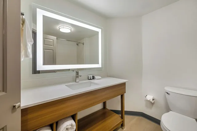 غرفة بسريرين مزدوجين، La Quinta Inn & Suites by Wyndham Albuquerque West 6/9