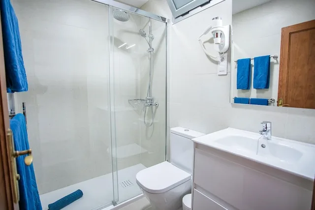 استوديو مفردة بسريرين منفصلين بإطلالة جزئية على البحر، Servatur Montebello Apartments 5/6