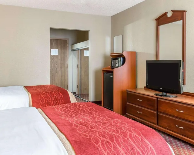 غرفة رباعية بسريرين مزدوجين، Quality Inn Upper Sandusky OH 2/6