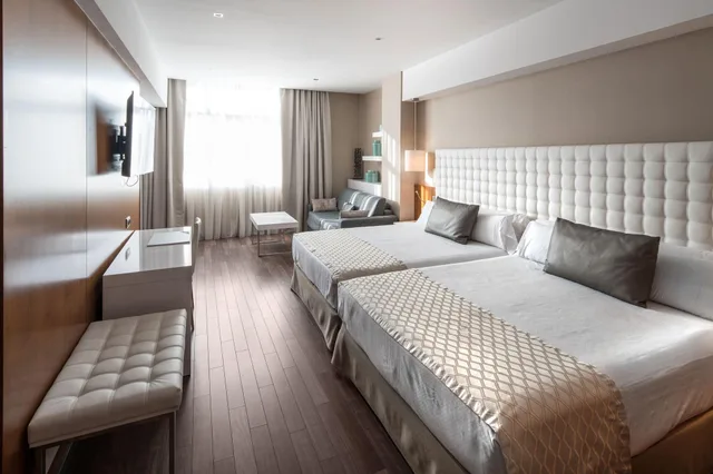 غرفة عائلية بسريرين منفصلين، Hotel Catalonia Ramblas 1/4