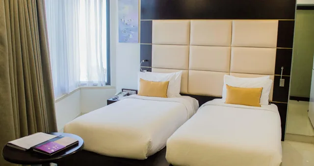 غرفة ديلوكس بسريرين منفصلين بإطلالة جزئية على البحر، Holiday Beach Hotel Danang 8/10