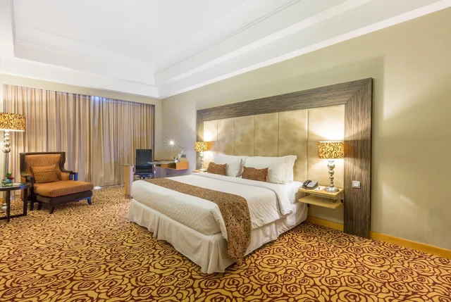 غرفة ديلوكس بسرير كينج، Wyndham Surabaya City Centre 3/10
