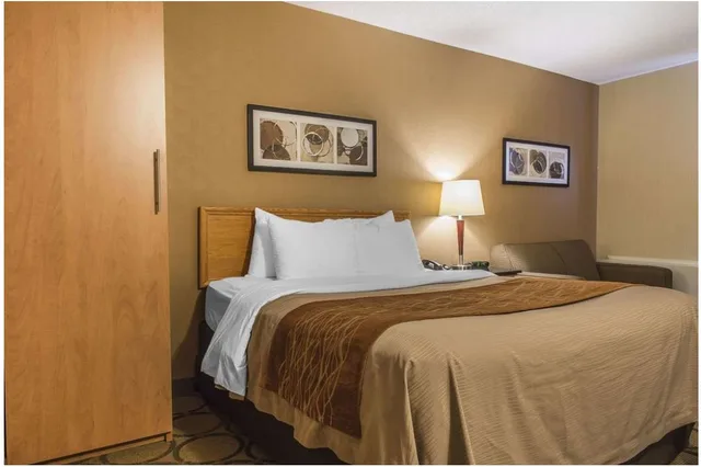 Upgrade, Queen Bed, Accessible، Comfort Inn Sept Iles QC 1/1