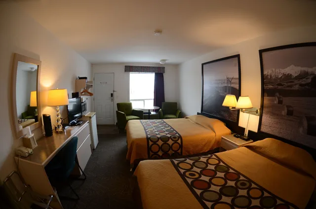 Drive Up, Deluxe, 2 Queen Beds, Pet Friendly, Ground Floor، Days Inn by Wyndham Taber 3/5