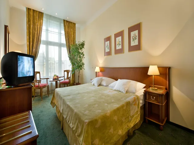 غرفة بسريرين منفصلين بإطلالة، Ea Hotel Rokoko 3/5