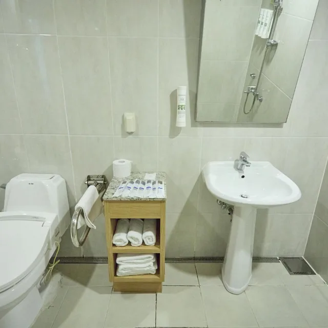 جناح بسريرين مزدوجين بشرفة بمنطقة جلوس، ACUBE HOTEL 9/10