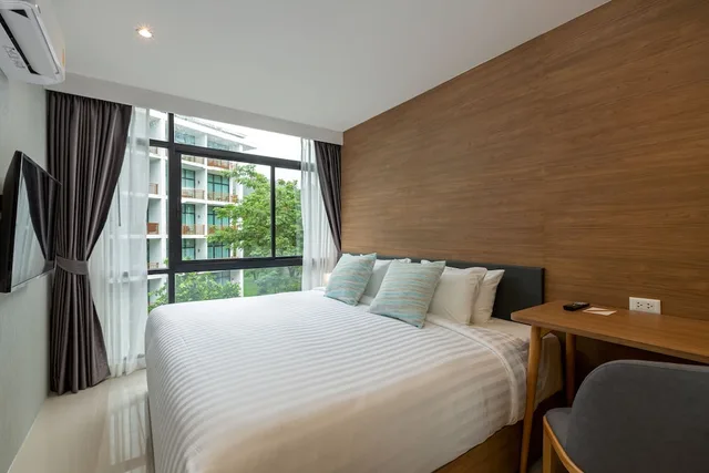 جناح عائلي بسرير كينج وسرير فردي بحوض استحمام، Wyndham Garden Naithon Phuket 1/2