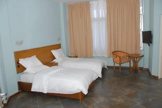 Standard, Twin Beds, Robinhood Inn 1/1