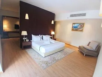 Presidential, Premier, Suite, Top Holiday Hotel 2/2