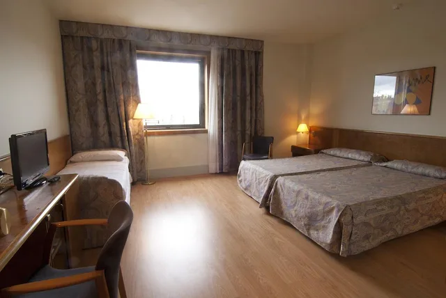 غرفة قياسية ثلاثية، Domo Hotel 1/3