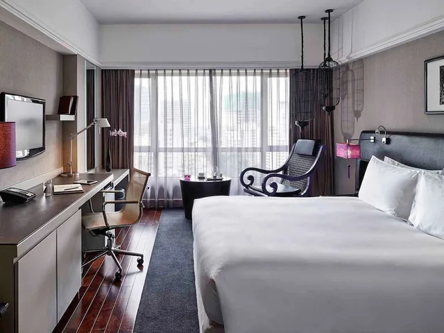 غرفة سوبيريور بسرير كينج بإطلالة على المدينة مع دخول صالة النادي، Sofitel Saigon Plaza Hotel 3/4