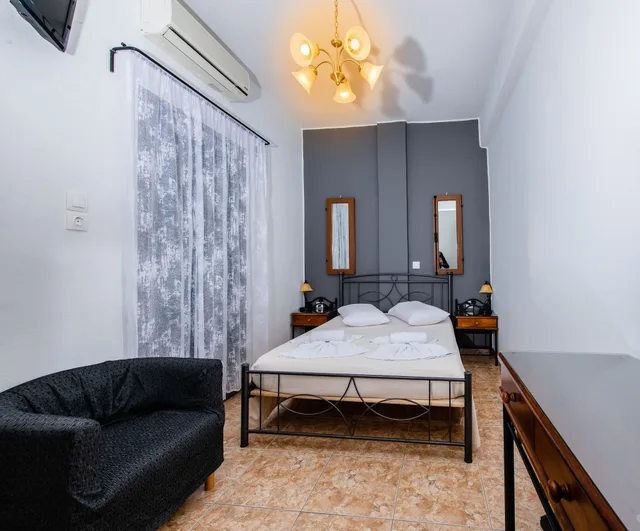 غرفة كلاسيكية بسرير كوين بإطلالة على المدينة، Villa Toula 10/10