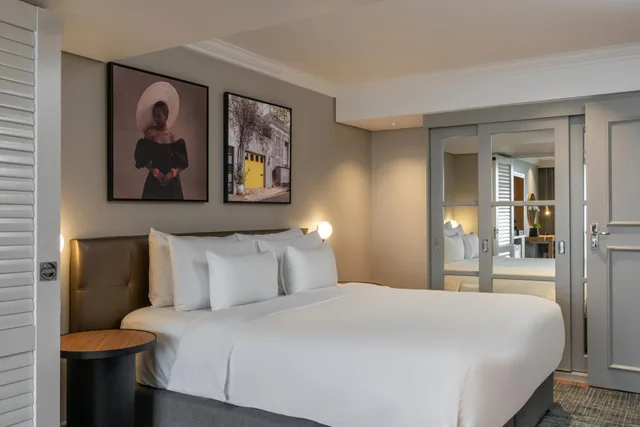جناح جونيور بإطلالة على البحر بشرفة، Radisson Collection Hotel, Waterfront Cape Town 1/7