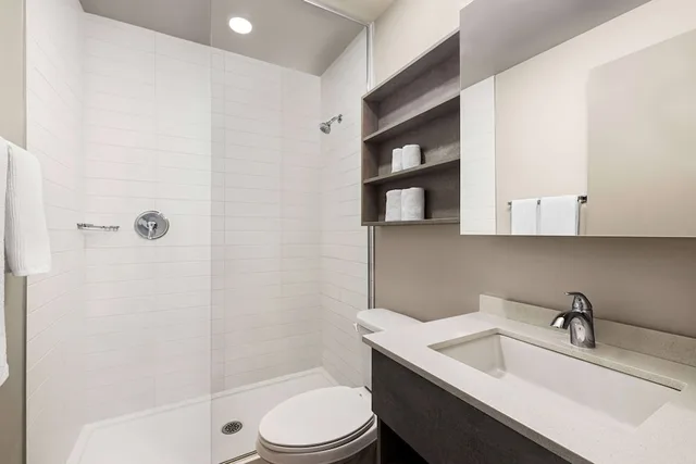 جناح استوديو ديلوكس بسرير كوين، Microtel Inn & Suites Montreal Airport-Dorval QC 2/3