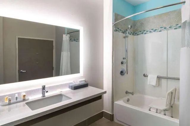 غرفة بسريرين كوين، La Quinta Inn & Suites by Wyndham Forsyth 6/6