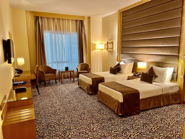 Deluxe Room with Two Twin Beds، Copthorne Hotel Sharjah 3/8