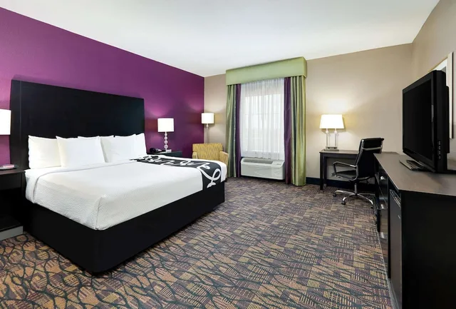 غرفة ديلوكس تنفيذية بسرير كينج، La Quinta Inn & Suites by Wyndham Jourdanton - Pleasanton 1/1