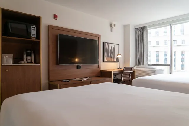 غرفة قياسية بسريرين كوين، Hotel Indigo Detroit Downtown 8/10