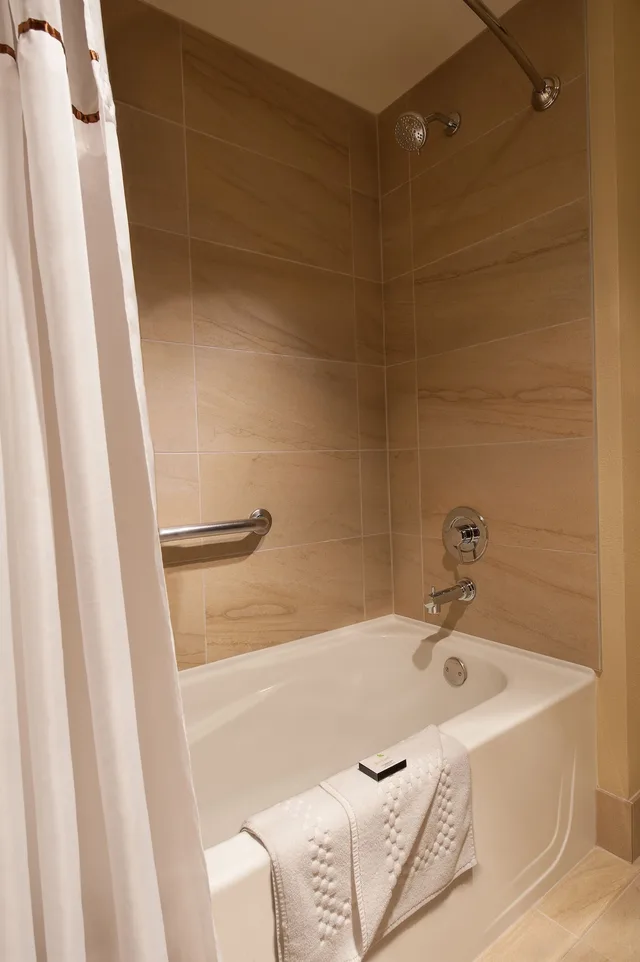2 Bedrooms, Loft, Residence, King and Queen Bed, 2 Sofa، Grand Summit Hotel 3/3