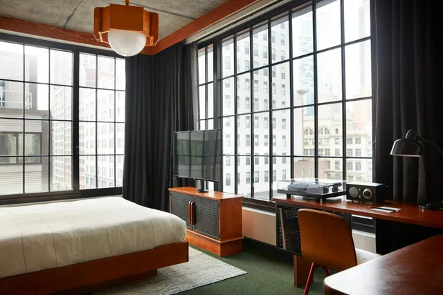 Skyline, Medium, Deluxe, King Bed، Ace Hotel Brooklyn 1/2