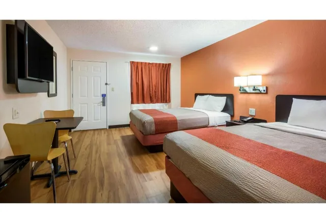 2 Full Beds - Non-Smoking, Micfridge، Motel6 Winnie Tx 2/4