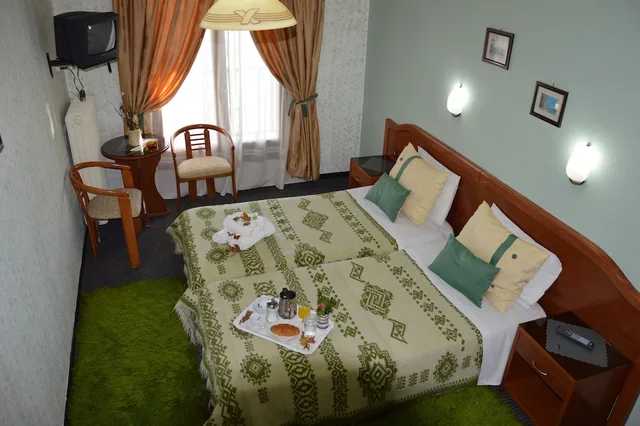 غرفة بسرير مزدوج أو سريرين منفصلين بإطلالة على الجبل، Hani Zisi Hotel 3/7
