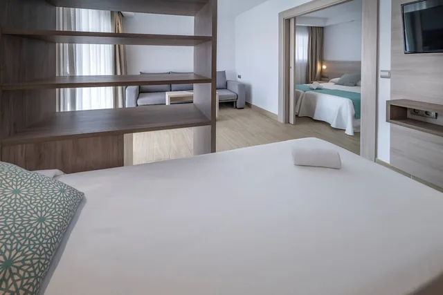 جناح جونيور بسريرين منفصلين بشرفة مع أريكة، 4R Salou Park Resort II 4/10