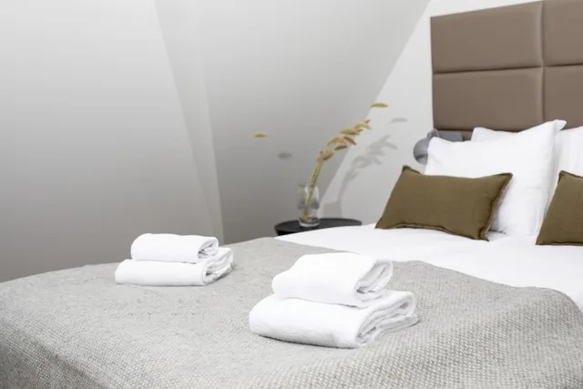 Comfy, Queen Bed، Bob W Sentralen 1/2