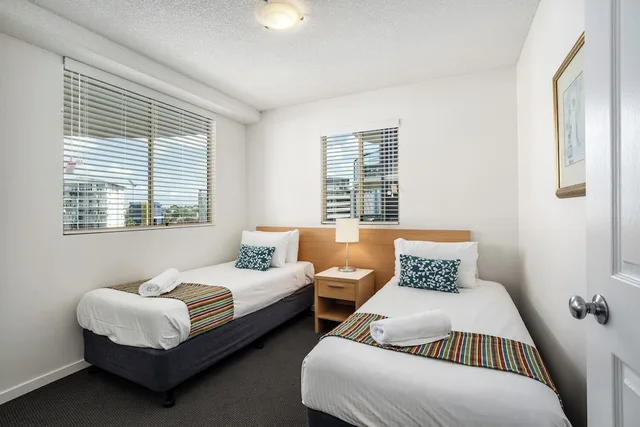 شقة بسريرين كوين وسريرين منفصلين بشرفة بـ3 غرف نوم، LANDMARK RESORT 1/10