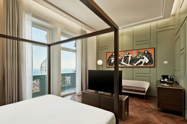 Donna Regina, Junior Suite, King Bed, Sea View, De Bonart Naples, Curio Collection by Hilton 2/2